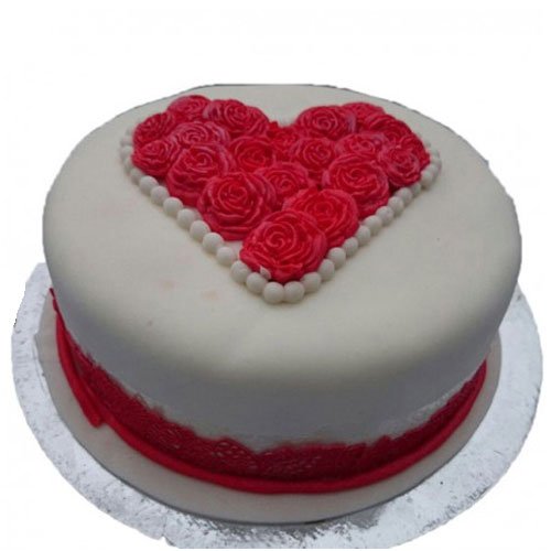 designer-rose-heart-cake